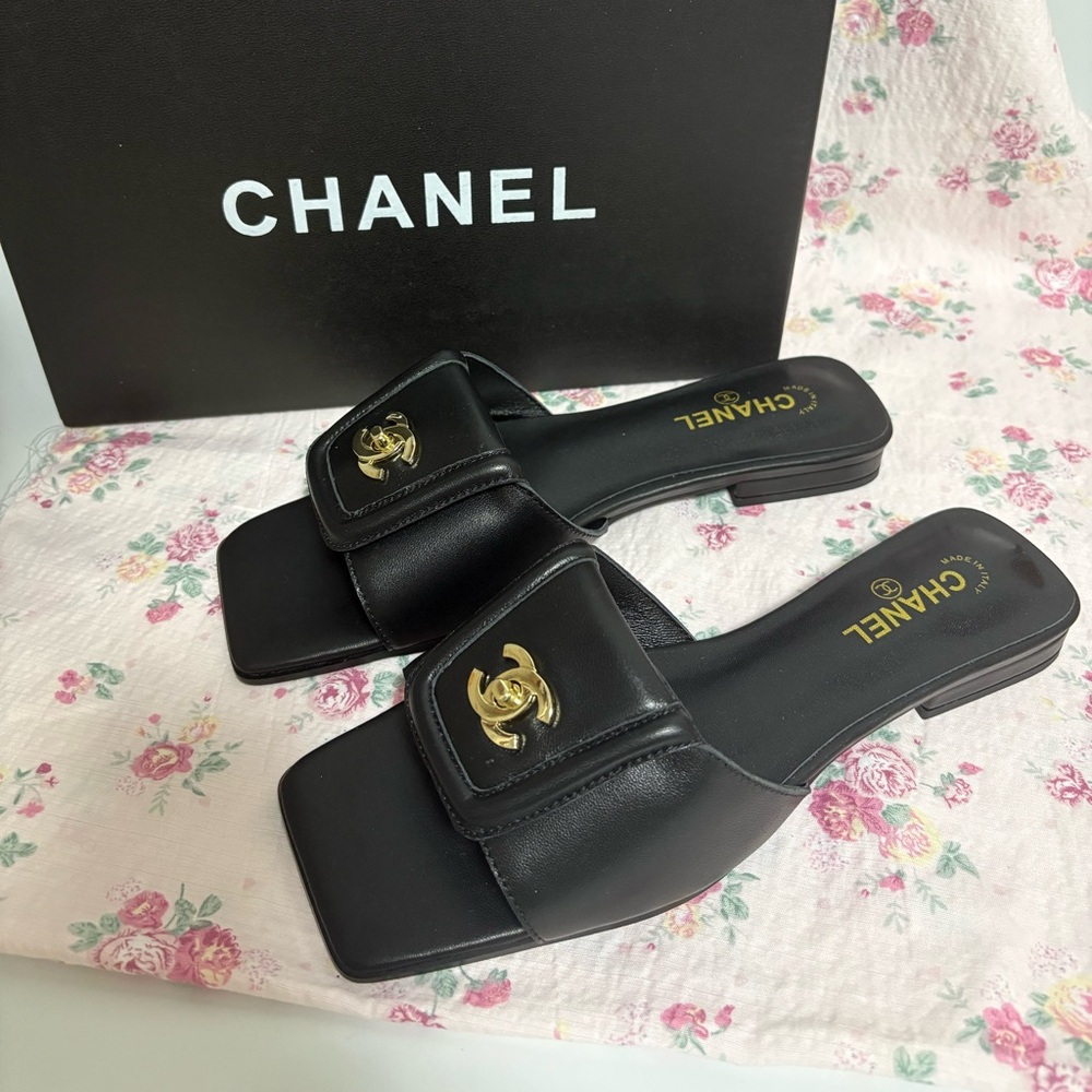 Chanel women's slippers